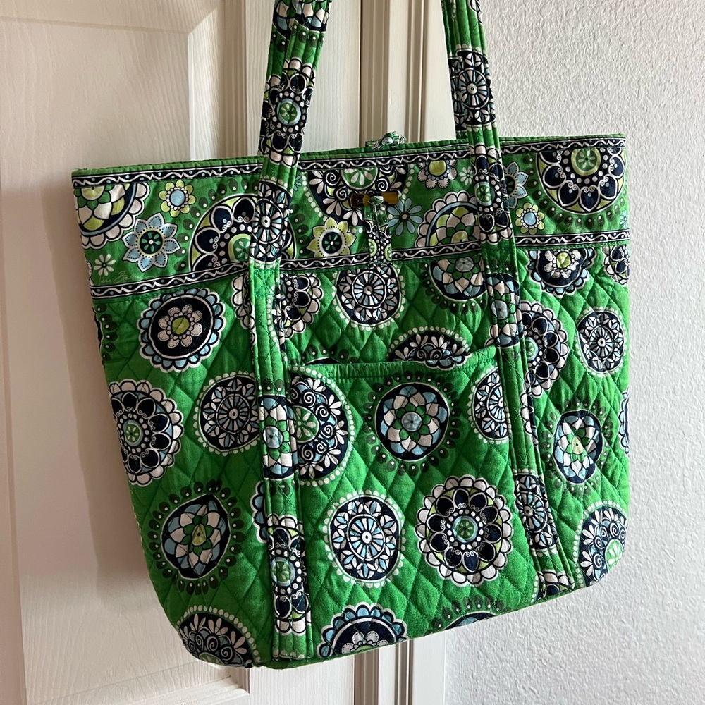 Vera Bradley large Vera tote Cupcakes Green